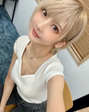 Kashou Rosiel Instagram - 最近パンツスタイルにハマっている
#天下一の二次元体型