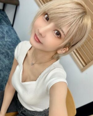 Kashou Rosiel Instagram - 【お知らせ】
毎週火曜日12:00~『イマフレランチ』配信!
　
「知らない人に家の鍵をプレゼント」 してしまったお話です。
▶️ https://artistspoken.page.link/DRhu
　
#ロシエルのイマフレランチ 
を付けて拡散よろしくね!