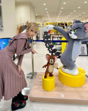 Kashou Rosiel Instagram - トムとジェリーのポップアップストアがあった…!!!可愛すぎるぅぅぅ