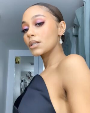 Kassius Nelson Instagram - Talk to me nice. 💕

@makeupbymore_  beat my face!!!👏🏾💕