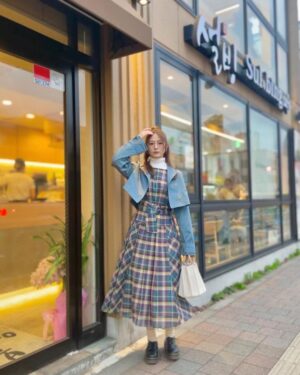 Kasumi Hasegawa Instagram - 新大久保を満喫した日🥸
ゆうちゃんが彼女とデートなうみたいな写真いっぱい撮ってくれた☺️♡
ありがとう！

#新大久保グルメ #クロッフル #新大久保カフェ #新大久保デート #メガネ女子 #めがね女子 #ヘアアレンジ #ハーフアップお団子