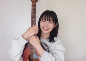 Kasumi Hasegawa Instagram - ギターとの記念写真ってことで✌️