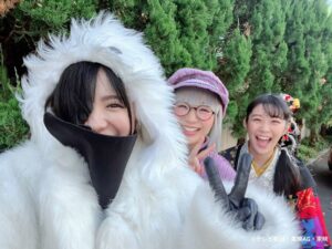 Kasumi Hasegawa Instagram - にっこにこ😊かわい子ちゃん達と✌️

早いもので、ラスト3話になりました！！
1年間あっという間やなぁ〜

先日、Gロッソでキングオージャーショー第4弾観てきたのですが、ほんと面白くて何で1弾から通わなかったんだろうと今更後悔してます🥲

"やらないで後悔するより、やって後悔する！！"
昔はこれが座右の銘だったのを思い出しました！
思い出せて良かった😌

みんなも
あれ？行こうと思ってたのにもう終わってる！？
ってならないようにご注意を！！

ほんなら、今日も頑張ってこ🙋‍♀️