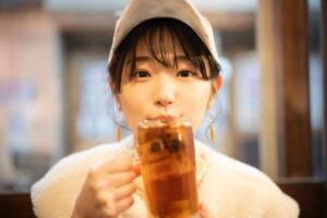 Kasumi Hasegawa Instagram - これウーロン茶。

最近少しずつ、お酒練習してる🍶