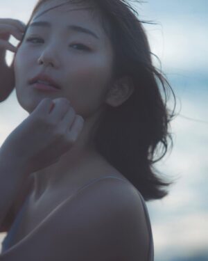 Kasumi Hasegawa Instagram - あと1ヶ月ちょっとで2023年がスタートしますね。
やり残した事はないか、
来年いいスタートがきれるように今何をしようか、、、
この時期はいろいろ考えますね。

ちなみに今年は心境の変化も出てきました。
来年も強く生きたいと思います！

#portraitphotography #portrait 
#東京カメラ部 #얼스타그램 #안경스타그램 #안경 #人像攝影 #攝影 #作品撮り #ポートレート撮影 
#フォトブック