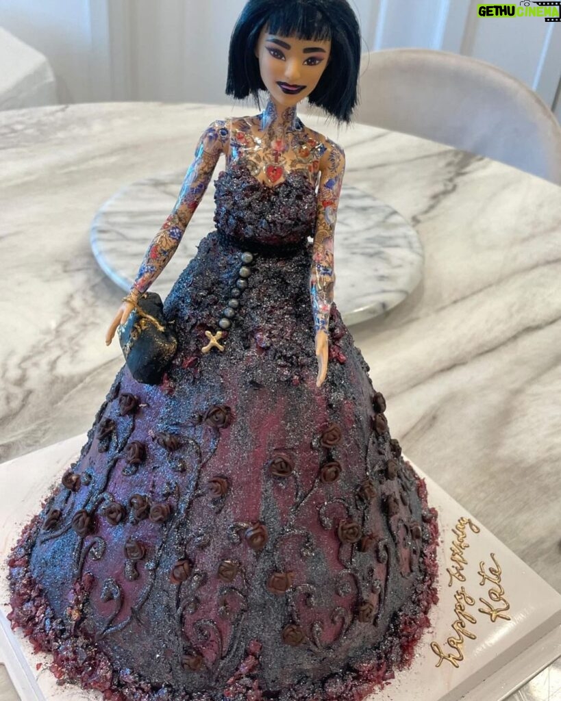 Kate Beckinsale Instagram - @ange212 made the most unbelievable @nina_kate cake - we are blown away by your artistry and attention to detail -she was PERFECT down to the last tattoo and accessory ….it was like having a real mini @nina_kate in the fridge that ended up tasting like the most delicious sticky fudgy brownie . Which was surprising because I always imagined @ninakate would taste like a cheese and onion bap . Thankyou SO much @ange212 you’re so clever 💜💜💜