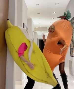 Kate Beckinsale Instagram - Sadness and joy,gratitude and rage, fear and hope, friends and family, dear animals both living and living in the heart,laughter and tears, generosity and feeling seen and loved and of course, fruit and veg costumes. Happy (or as happy as you can) Christmas. And love from us❤️