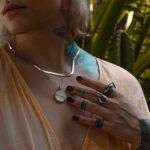 Kateřina Mlejnková Instagram – 🤍✨ ความสงบ 🏝️ Ten kulatý prstýnek s rutilním křemenem mám z Koh Changu – nádherný kousek z úžasného obchodu. Miluju takové suvenýry. 😍 
.
.
.
.
.
.
.
#kohmak #jewelry #thailand #style #fashion #traveltreasures #islandvibes #suvenir #kokivthajsku #koki9 Koh Mak