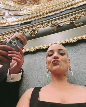 Kateřina Mlejnková Instagram - 5let lásko 🫶🏼 a asi tak 14let přátelství. 😭 v hlavě se mi honí spoustu vzpomínek a zážitků. Spoustu splněných snů. 🥺 to jak to máme 🤗 máme svůj svět 🩵 Love you 🥸👧🏼