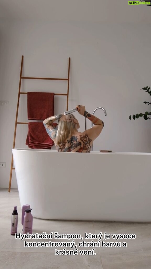 Kateřina Mlejnková Instagram - Miluju péči o vlasy! 💆🏼‍♀️@Pureology - bez sulfáů, veganská a skvěle hydratuje. #pureologypartner #pureologyvip #haircare #PureologyxNotino Koh Mak