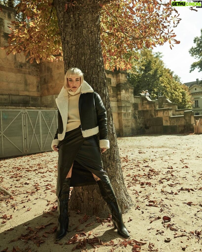 Kateřina Mlejnková Instagram - Byl podzim a já se na to moc těšila. 🤍 Tašku stříbrňáka skoro nesundavám. ✨ krásný fotky do @mojepsychologie od @davidtureckyphotography 🫶🏼