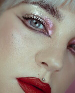 Kateřina Mlejnková Instagram - Dlouho mě výrazné rty na sobě moc nebavili, tak jsem včera zkoušela zase ty červené. 💋 jsou červené rty vaše oblíbené? Nebo taky raději saháte po nude? 
.
.
.
.
.
.
.
.
#redlips #makeupartist #makeup #makeuplover #photooftheday #koki9 #100daysofmakeup