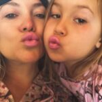 Kate Hudson Instagram - 💞 7am and already into my lipsticks….💞 #itsherworld #happymorning