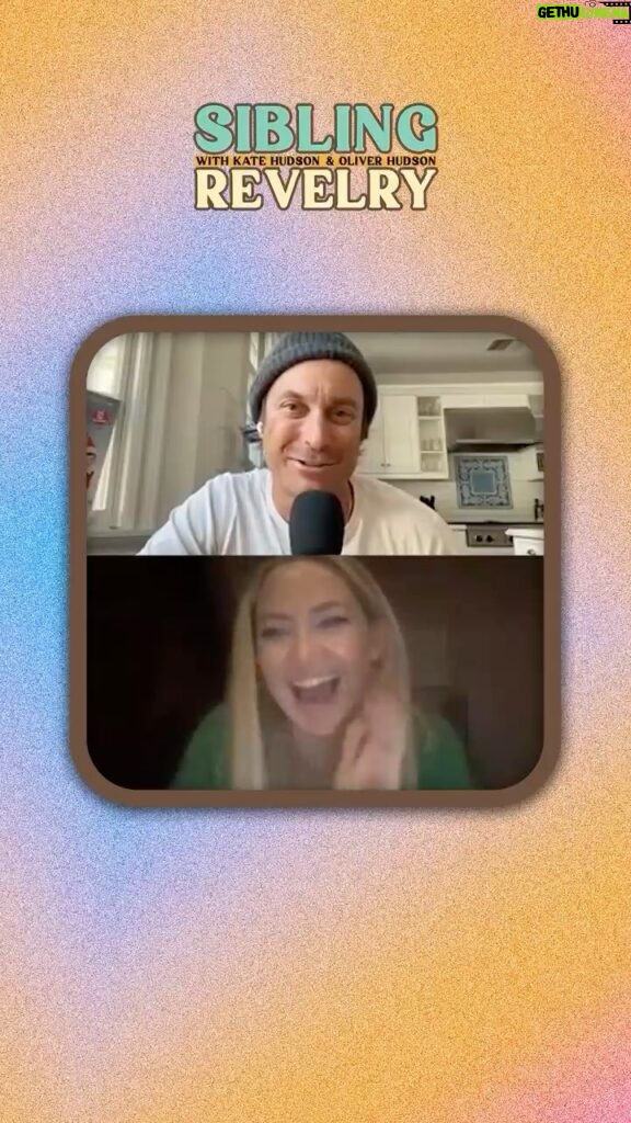 Kate Hudson Instagram - He knows me too well 😆 (Playing With The Boys! Haha) We’re back!!! @siblingrevelry This season Oliver and I are kicking it off with iconic TV siblings! Hope you enjoy our interview with the Brady Bunch Boys 🧡 download wherever you listen to podcasts AVAILABLE NOW 🎙