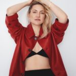 Kate Hudson Instagram – Chatting all things PODCAST @siblingrevelry and parenthood, nostalgia, music, businesses and FILTHY MARTINIS 🍸 with @flauntmagazine 📸 Thank you to this wonderful team ✨

Photographed by @AmandadeCadenet
Written by @HannahBhuiya 
Styled by @SophieLopez wearing @Tods & @Roberto_Coin
Makeup: @DebraFerulloMakeup
Hair: @MarcusrFrancis
Manicurist: @Ashlie_Johnson
Digital Tech: Milan DeLeo
Location: @ForgeLA 

#FlauntMagazine #ThePromenadeIssue