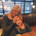 Kate Hudson Instagram - Lately… love is buzzing 💓
