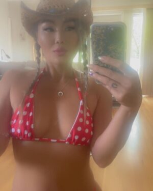 Kate Maxx Instagram - Felt cute. But also felt obnoxious 😛 🤠