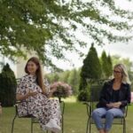 Katherine Levac Instagram - C’est ce soir que débute la 10ième saison de L’amour est dans le pré et je ne pourrais pas être plus heureuse de vous présenter les cinq agriculteurs de cette année. Des humains en or que j’ai eu le privilège de rencontrer et de voir évoluer, tout ça, en ayant très chaud, enceinte de 7 mois. Je suis fière d’eux et je les trouve cool en maudit. Bonne saison les amis, c’est à 20h sur @noovo.ca 🌽