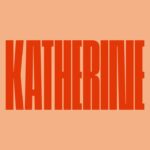 Katherine Levac Instagram - Si t’as rien à faire en ce vendredi glacial, sache que mon spectacle en ligne est toujours disponible. Lien dans ma bio pour un 60 minutes de blagues super coquines.