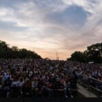 Katherine Levac Instagram – Soirée mémorable pour la magnifique et belle famille de l’ @orchestre_metropolitain, @moffattariane, Alain Lefèvre et les 60 000 personnes présentes au pied du Mont Royal. 

Merci @nezetseguin pour l’invitation, c’était beau, enlevant, et très stylé, comme d’hab.

Photos : Denis Germain