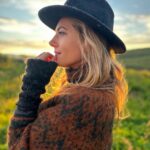 Katheryn Winnick Instagram - I rarely give personal thoughts here… but today I felt inspired to share. The last year has been such a transformative and exciting journey. I am so grateful for all the life experiences, new friends and incredible discoveries I have made. There are no coincidences, everything happens for a reason and looking back, I wouldn’t change a single thing. Life has no limitations.. Go and Live It! 🤍 Iceland