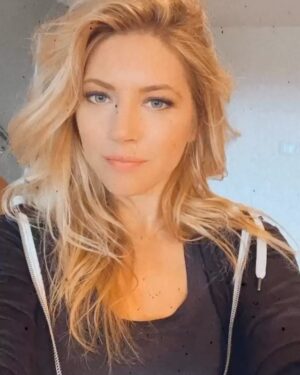 Katheryn Winnick Instagram - Have a beautiful day 🌞