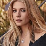 Katheryn Winnick Instagram - “Life is a mirror, you see it as a reflection of your inner self”. As I reflect back at 2022, I wouldn’t change a single thing… everything is preparing me for what the new year will bring!💫#grateful