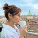 Kathryn Bernardo Instagram – Never feel guilty about rewarding yourself with the chance to travel and explore the world. ✈️ 

Just like my coffee, dapat guilt-free— #SanMigSugarFree 💯

@sanmigcoffeeph