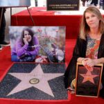 Kathy Najimy Instagram - So proud to be a part (virtually) of the Cass Elliot walk of fame award.⁠ ⁠ This brilliant woman (Mama Cass from the Mama's and the Papa's) gently broke down every barrier. Had an amazzzzing voice like no other, hosted the Tonight Show a gazillion times. Was a business person, a mom, a songwriter and an artist. Smart, hilarious, talented, rebel, voice of a generation. ⁠ ⁠ Sending love to @owenelliot1967