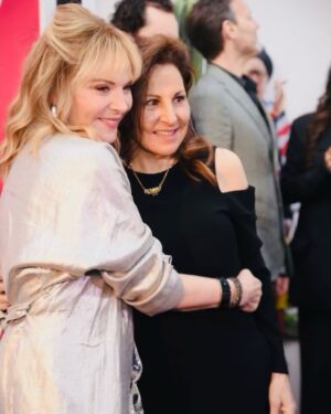 Kathy Najimy Instagram - My smart, talented, gorgeous, authentic pal @kimcattrall at the nyc opening of her film #AboutMyFather 
W/ Robert Dinero