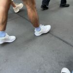 Kathy Najimy Instagram - I love NYC but I cannot for the life of me understand how, in this city-- all of these folks keep their sneakers sooooo WHITE?? Obsessed!!