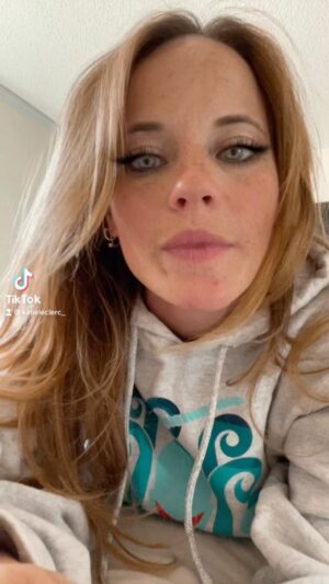 Katie Leclerc Instagram - How do I make my eyes that Smokey? #trend #21pilots #yourface #filter #lipsync #fyp #katieleclerc #switchedatbirth #daphnevasquez #smile #yougood?