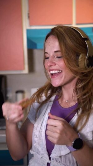 Katie Leclerc Instagram - #Ad Now on Android you can train and label custom household sounds and be notified when they happen, using Live Transcribe & Notification. It can be helpful for people with hearing loss, or people with temporary or situational needs. When Sound Notifications are on, you can ask your device to alert you to important noises using flashing, visual notifications, and buzzing - like when a smoke alarm beeps, doorbell rings, or when your oven timer chimes and it’s the perfect moment to pull your cookies!