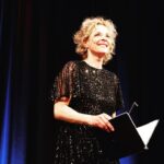 Katja Riemann Instagram - Danke, liebe @lit.cologne, dass wir bei euch in dem wunderschönen und akkustisch grandiosen WDR-Sendesaal unseren Abend „KARNEVAL DES GLÜCKS“ spielen durften. Danke liebes Publikum, für euren Humor, das genaue Zuhören, die Stille und Konzentration (und passende Huster) und eure anschliesende Gunst. I love you @marianna_shi und @hoelscherfranziska , was für exeptionelle Musikerinnen ihr seid! 🙏🏽 I miss you #rogerwillemsen #camillesaintsaëns #strawinsky @fazilsayofficial #prokofiev #mozart #alfredschnittke #elgar @s.fischer