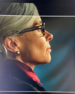 Katja Riemann Instagram - So. Nun isses soweit. Ab morgen ist die zweite Staffel der Serie „Unsere wunderbaren Jahre“ (etwas unglücklicher Titel, I know) in der @ardmediathek zu sehen. Alle sechs Folgen, bäng. Wir freuen uns. Die Dreharbeiten waren a celebration of joy und dafür danke ich unserer grossartigen Regisseurin und Headautorin @missmirathiel, unserem Director of Photography @thomas___schiller und allen anderen Heads der Departments, sowie jeder einzelnen Person am Set und behind the scenes, die diesen Film möglich gemacht haben. Und meinen bezaubernden Kollegen und Kolleginnen, auf die ich mich jeden Tag gefreut hab. Der Film spielt 15 Jahre später, in 1967/68. Bundesrepublikanisch wesentliche Jahre. Na, schaut selbst, ich bin gespannt. @vanessa_loibl @annamariamuehe @elisa_jo_lu @damianhardung