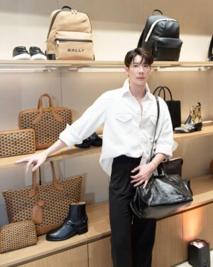 Kavinpat Thanahiransilp Instagram - ✨the new 𝐀𝐮𝐭𝐮𝐦𝐧/ 𝐖𝐢𝐧𝐭𝐞𝐫𝟐𝟎𝟐𝟑 collection with a refined approach on the timeless beauty of 𝐒𝐰𝐢𝐬𝐬 𝐥𝐮𝐱𝐮𝐫𝐲🇨🇭

#Bally #BallyFW23