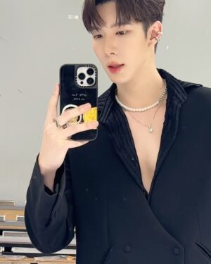 Kavinpat Thanahiransilp Instagram - pearls 🤍✨ 

outfit: @maison_lbomd 
#KISxFULAER #FULAER #FULAERxKISBEAUTY