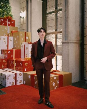 Kavinpat Thanahiransilp Instagram - unwrap me🎁

สูททรงสวย พอดีตัว ใส่สบาย❤️
outfit: @dapper_brand 
Regular Fit Suit in Twill Essential Stretch

#Suit #celebrate #redcarpet 
 #dapperbrand #dappereveryday  #iFeelDapper  #StyleLikeNoOthers