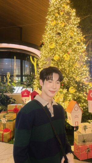 Kavinpat Thanahiransilp Instagram - daddy santa i want gifts ✨🎄🎁

#christmas