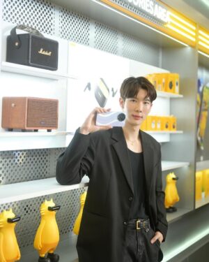 Kavinpat Thanahiransilp Instagram - realme Experience Store 3.0 แบรนด์ช้อปใหม่แห่งแรกของประเทศไทย ผมจะพลาดได้ไง พบกับ 6 โซนสุดพิเศษ

พร้อมตัวละครฮาโลวีนสุดน่ารักจาก นักวาดภาพประกอบ @viput_a มาสร้างสีสันให้กับ realme 

ผมขอฝาก realme 11x 5G กับกล้อง AI 64MP ถ่ายละเอียดคมชัดสุด และดีไซน์สะท้อนแสงรูปตัวเอสสุดโดดเด่น รีบไปซื้อกันเลย 

#realme115G #realme11x5G #realmehalloween2023 #DoubleStarDoubleLeap  #realme #realmeTH