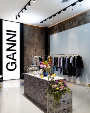 Kavinpat Thanahiransilp Instagram - explore the 1st @ganni store in bkk with the new spring summer 2024 collection 

central embassy, g floor

thank you @jjccc80 for your invitation 🩵
#gannibangkok 
#ganni