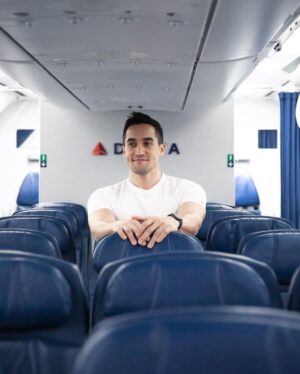Keahu Kahuanui Instagram - While @Delta didn't teach me to fly, this shot was not photoshopped. It does show that starting your trip off with a great flight experience can put you in a more -uplifting- mood *wink *wink for when you have less than 48 hours to see a place.  Check-in to take off to landing, I'm genuinely pleased with Delta's new international Main Cabin service; welcome cocktails, an upgraded food menu and chocolate while you wait to deplane. Mahalo to the kindest crews there and back and to everyone who dropped some London tips. I barely had time to sleep. Will have to make a longer trip again soon.⁣ #ad⁣⁣
--------------------------⁣⁣⁣
What's the quickest long distance trip you've ever made (not leaving the airport doesn't count)?