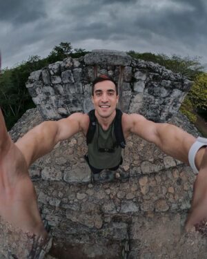 Keahu Kahuanui Instagram - Who’s coming with me to a better year? It’s right this way. 🤗
