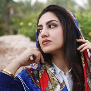Keivan Mohseni Instagram - گوش تا گوش به صحرا بخرام و نهراس
شیرها خاطرشان هست که آهوی منی .
.
.
.
دوست و همسر بی نظیر من.

#love #friend #wife #brilliant #beautiful