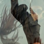 Keivan Mohseni Instagram - A Mass Sporting Event | 39th Video Formes – Hybrid & digital Arts 2024 SUNDAY MARCH 17 — 4:00 p.m. Boris-Vian Room, House of Culture, Clermont-Ferrand Directed by Mina Mohseni Performer Afsoon Zarrin Kafsh Cinematography Keivan Mohseni @videoformes Dans cette vidéo, j’ai utilisé la langue des signes au-delà de son rôle dans la communication, en la présentant comme un signe pour les voix oubliées, les histoires non entendues et les mots non écrits. Grâce à ses mouvements nuancés et à ses expressions émotives, la langue des signes offre une fenêtre sur la profondeur de l’expérience humaine. Lorsque l’interprète entrelace ses mains et son corps, un sentiment de libération s’installe. “Apprenez-moi, maintenant بیاموز مرا، اکنون”