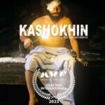 Keivan Mohseni Instagram - “Kashokhin” Official Selection 13th Marseille International Festival @marswebfest سریال کوتاه «کاشوخین» در سیزدهمین دوره جشنواره بین‌المللی مارسی در کشور فرانسه به نمایش درمی‌آید. این جشنواره به عنوان سکوی پرشی برای خلق و ترویج سریال‌های جسورانه و مبتکرانه است. سریال کاشوخین به عنوان تنها نماینده ایران در بخش بین‌الملل جشنواره و در کنار سریال‌های از کشورهای استرالیا، اسپانیا، کانادا، روسیه، نروژ، سوئیس و کره جنوبی، نمایش داده می‌شود. پیش از این نسخه شش قسمتی «کاشوخین» در جشنواره سریلیزادوس اسپانیا ۲۰۲۲، در بخش غیر رقابتی پانوراما به نمایش در آمده بود. «کاشوخین» به کارگردانی کیوان محسنی، تهیه‌کنندگی پویان صدقی و کیوان محسنی، نویسندگی عطا مجابی و بازی صالح شهبازی، مرتضی خانجانی، علی‌اکبر طاهریان، سروش شاکر و مجید راستی از محصولات شبکه نمایش خانگی فیلیمو است. همچنین این سریال در پلتفرم‌های Indieflix، tubi، و Filmin در دسترس قرار دارد. جشنواره بین المللی مارسی، در تاریخ ۱۸ تا ۲۰ اکتبر ۲۰۲۳ در مارسی در سینما Artplex Canebière برگزار می شود. @saleh_shahbazii @pooyansedghi @ata.mojabi @bamdad_afshar @raminabousedgh #kashokhin #keivanmohseni #series #festival Marseille, France