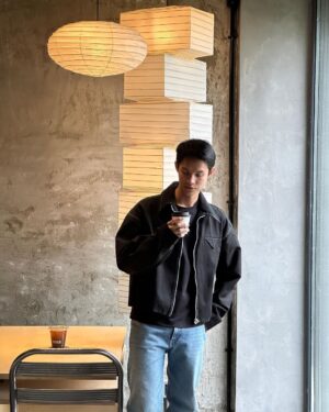 Ken Lertsittichai Instagram - Neither caffeine nor alcohol is for children. ☕️

#beijing