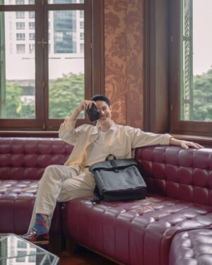 Ken Lertsittichai Instagram - สบายหลังและสบายตา กับกระเป๋าเป้และกล้องสุดเท่ห์ไปเลย

Nikon Zf 📷 : เป็นทั้งกล้องโปร กล้องสวย เข้าใจง่าย น้ำหนักเบา ครบจบในตัวเดียว หลังจากที่ลองคือทั้งวีดีโอหรือภาพนิ่งเอาอยู่หมด(ขอเก็บเงินก่อนเจอแน่!!!) อยากให้ทุกคนได้ลองนะแล้วจะอึ้งว่า “เราก็ถ่ายสวยได้เหมือนกัน”🫶🏻✨

กระเป๋าเป้Gaston Luga x Nikon🎒: ตอบโจทย์ทั้งสายพกกล้องมีอุปกรณ์หรือจะใช้ในชีวิตประจำวันปกติก็ได้ น้ำหนักเบา มีฟังก์ชั่นการใช้งานหลากหลายมาก ใครเป็นสายชอบช่องเก็บของเป็นระเบียบก็แนะนำเลย

💵ช่องทางการสั่งซื้อ กระเป๋าเป้สะพายหลัง Gaston Luga x Nikon
 
💼รายละเอียดเพิ่มเติมเกี่ยวกับกระเป๋า
https://www.nikon.co.th/gastonlugaxnikon-collaboration
 สามารถสั่งซื้อกระเป๋าได้ที่ : https://www.nikon.co.th/products/lenses-accessories/lifestyle

📸สำหรับ NIKON Zf วางจำหน่ายแล้วที่หน้าเว็บไซต์นิคอนฯประเทศไทยและตัวแทนจำหน่ายอย่างเป็นทางการ

สามารถ Pre-Order สินค้าที่หน้าเว็บไซต์นิคอนฯ อย่างเป็นทางการได้แล้ววันนี้ 

www.nikon.co.th/z-f-nikkor-z-40mm-f-2-se

#NikonAsia #NikonCreators #gastonluga #AnywhereWithGL #NikonZf #Nikonthailand