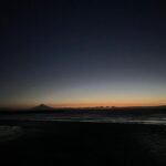 Kenjiro Tsuda Instagram – 仕事で行った朝焼けの海
微かに富士山

残念ながらスマホ撮影です（笑）