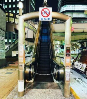 Kenjiro Tsuda Instagram - ワイルドな自転車乗りがいるのでしょうね